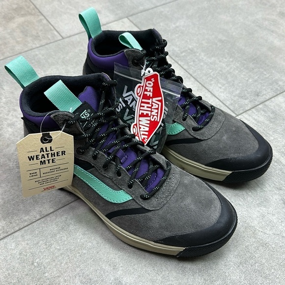 🔆VANS🔆 all weather high top boots, water resistant comfortable supportive. - Picture 2 of 15